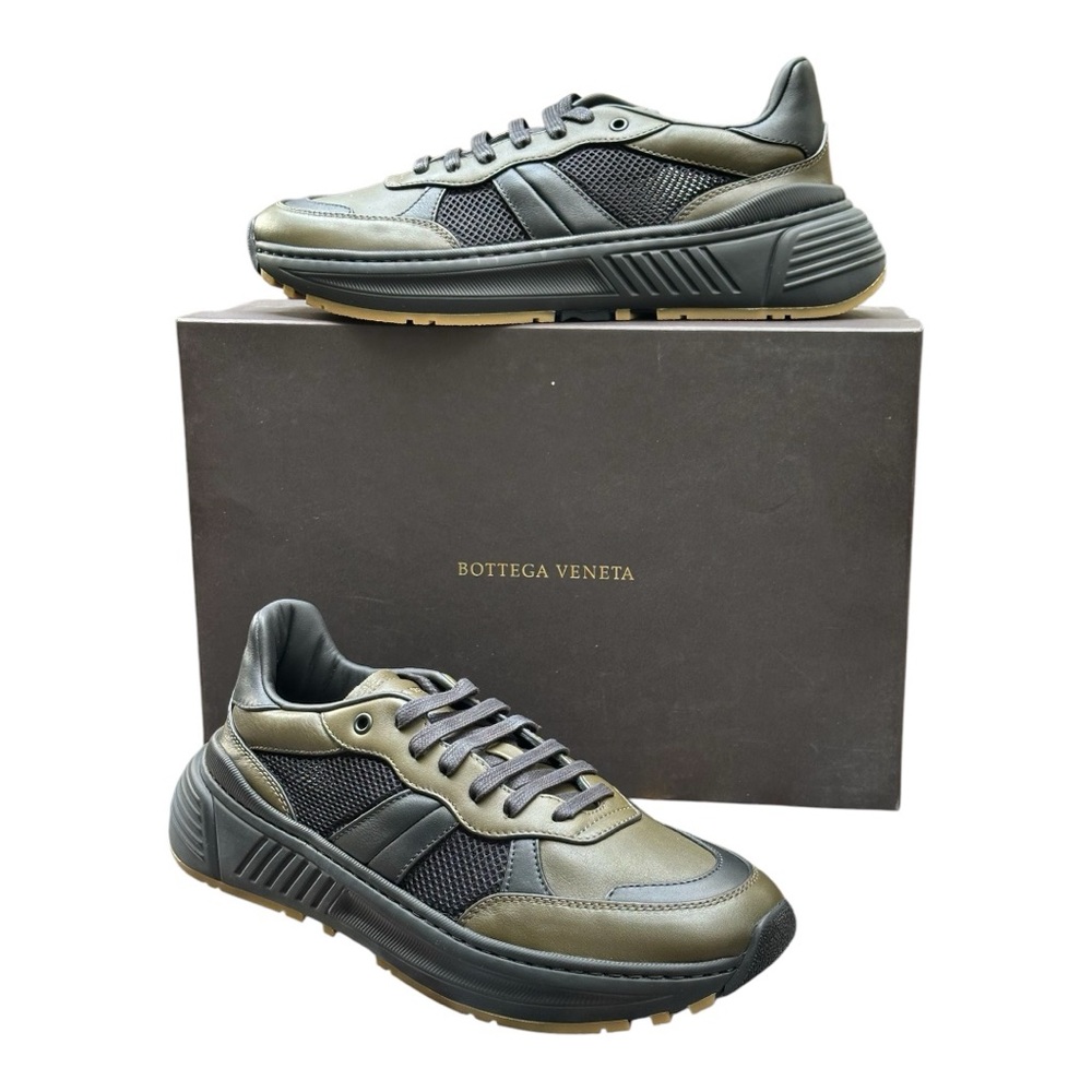 Bottega Veneta Black Sneakers with Chunky Sole and Modern Design